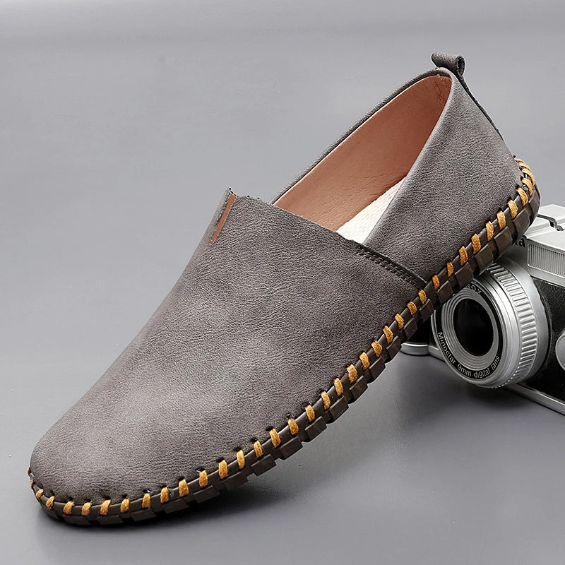 Reno | Herre Slip-Ons | Moccasin Slip‑On | Håndsyet Sål | Minimalistisk & Åndbar | Casual Komfort