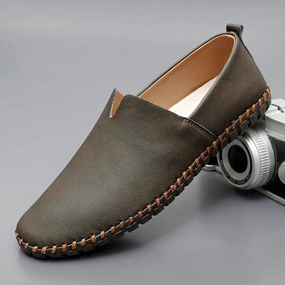 Reno | Herre Slip-Ons | Moccasin Slip‑On | Håndsyet Sål | Minimalistisk & Åndbar | Casual Komfort
