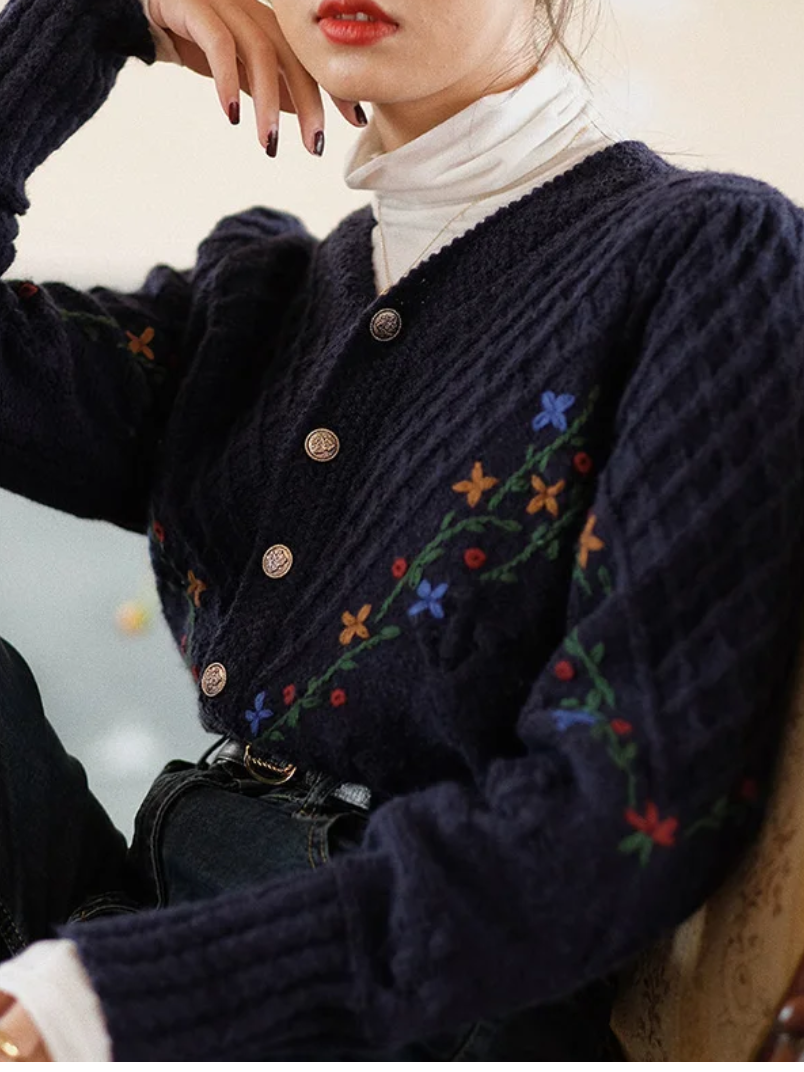 Léa™ | Koreansk Stil Broderet V-Hals Cardigan med Elegant Flair