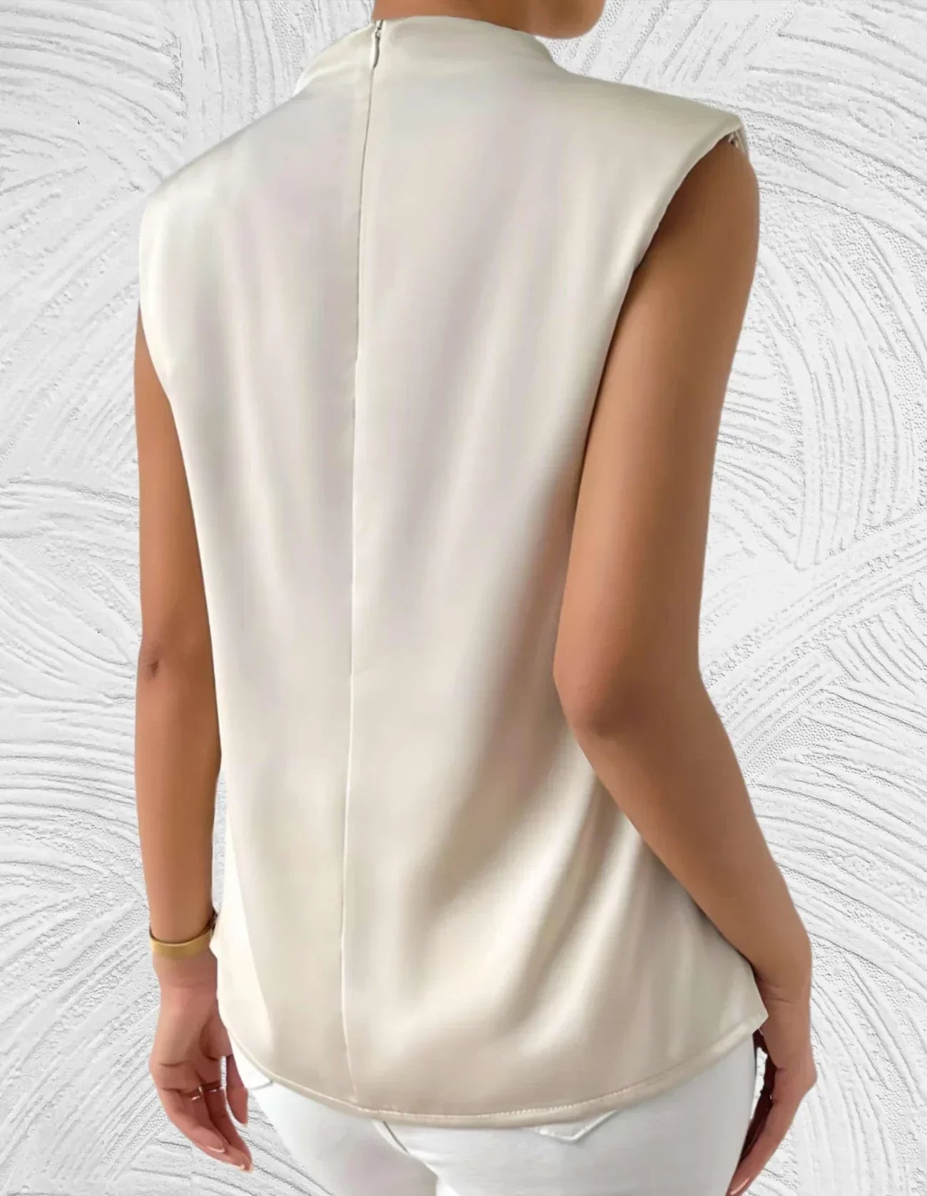 Maëlle™ | Satinærmeløs Top med Vandfaldsudskæring | Elegant Skinnende Bluse Uden Ærmer i Sort eller Off-White