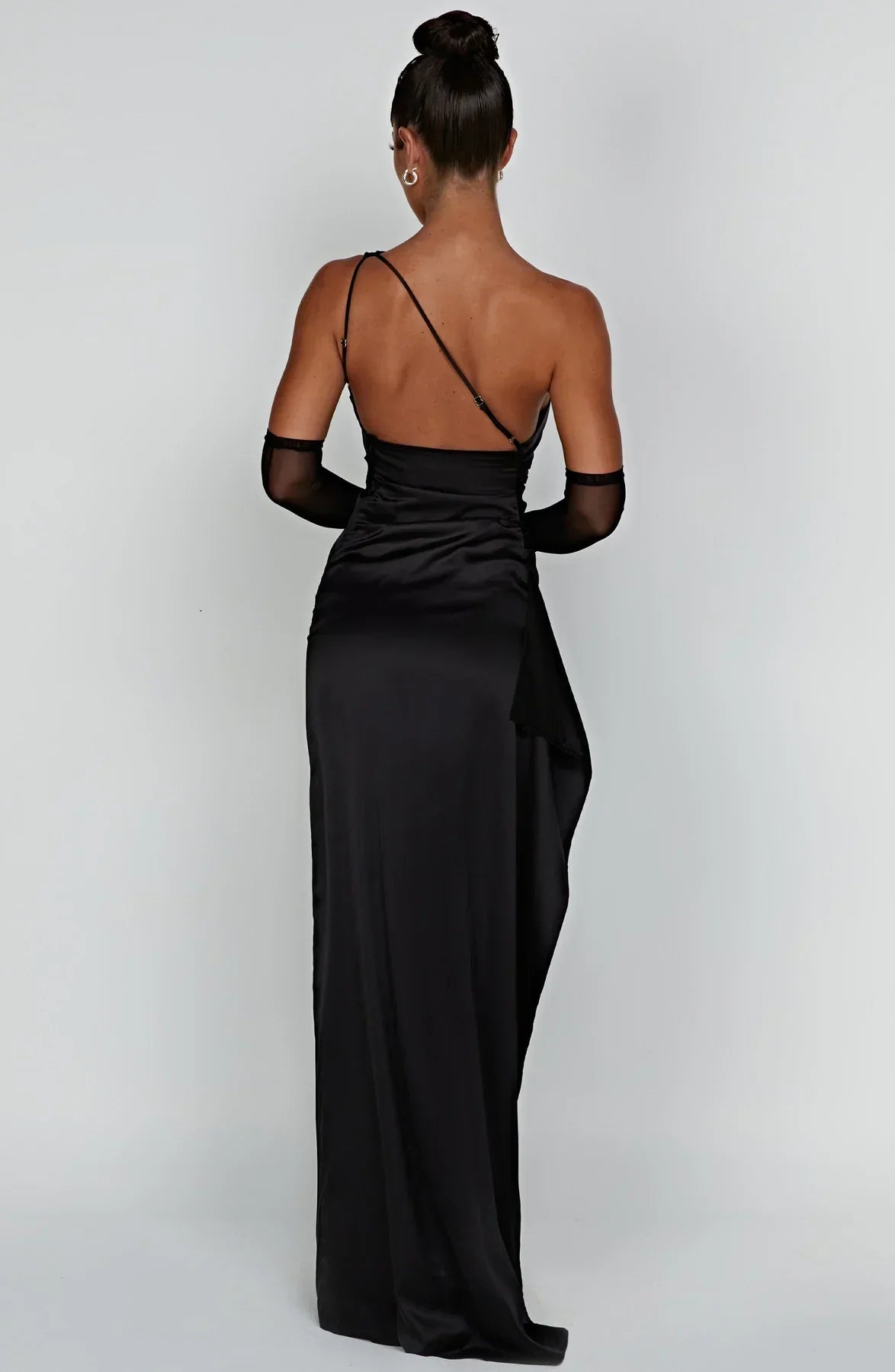 Alessia™ | Damer One-Shoulder Aftenkjole | Satin Gallakjole med Høj Slids og Åben Ryg i Asymmetrisk Design