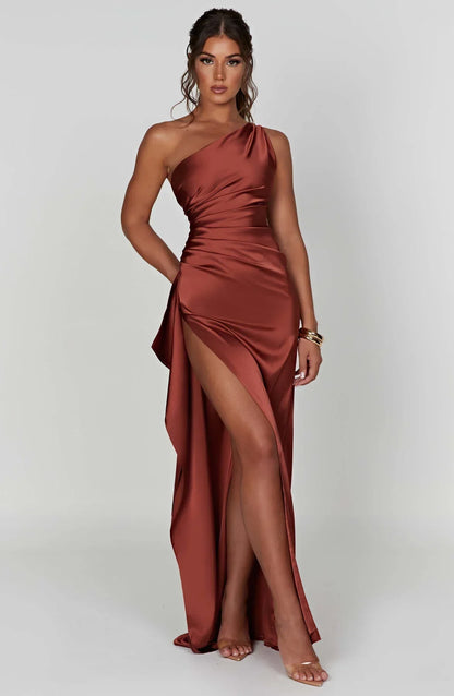Alessia™ | Damer One-Shoulder Aftenkjole | Satin Gallakjole med Høj Slids og Åben Ryg i Asymmetrisk Design