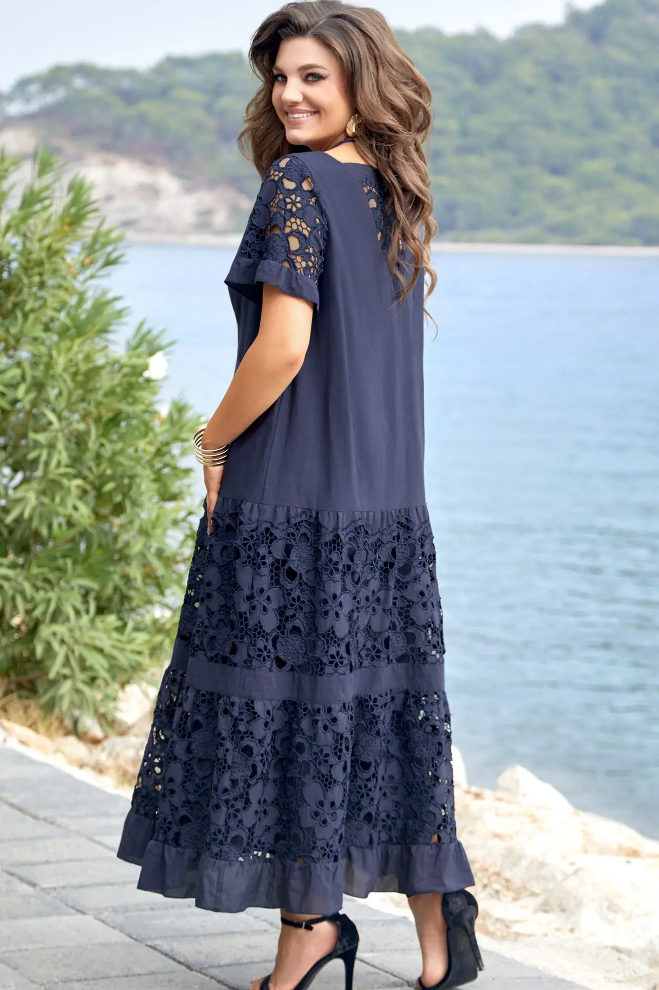Marelle | Maxi Kjole Damer | Marineblå | Let Sommerkjole | Korte Ærmer | Blondeblomster Detaljer | Elegant & Casual