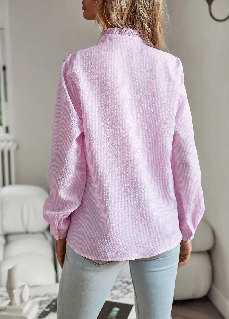 Linda™ | Damebluse med Flæser | Elegant Ståkrave & Luksuriøst Tekstureret Stof