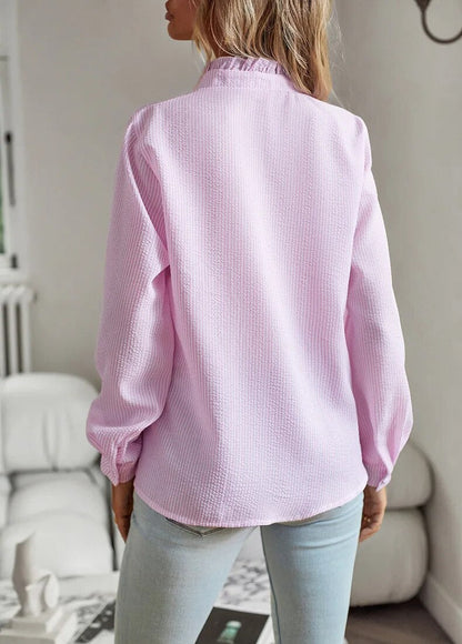 Linda™ | Damebluse med Flæser | Elegant Ståkrave & Luksuriøst Tekstureret Stof