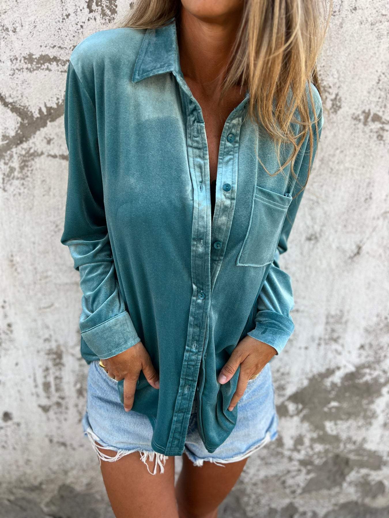 Vérane™ | Damer Oversized Fløjlsskjorte Med Glans Og Knaplukning | Blød Statement Top I Trendfarver