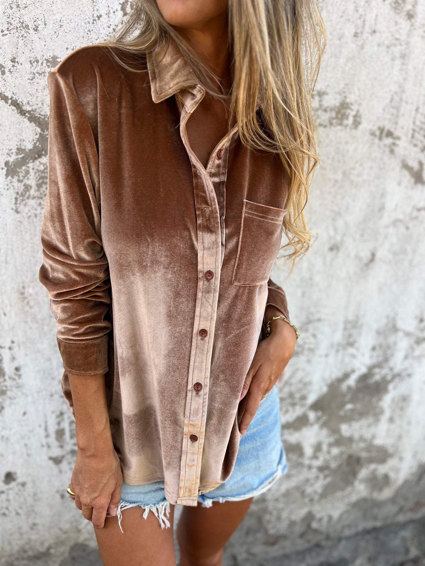 Vérane™ | Damer Oversized Fløjlsskjorte Med Glans Og Knaplukning | Blød Statement Top I Trendfarver