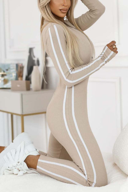 Nora™ | Damer Stram Heldragt med Halv Lynlås og Lange Ærmer | Sporty Athleisure One-Piece med Sidelinjer