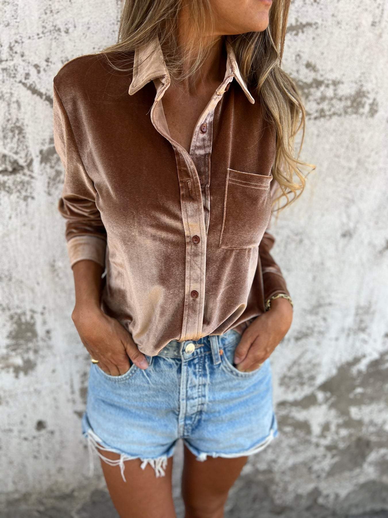 Vérane™ | Damer Oversized Fløjlsskjorte Med Glans Og Knaplukning | Blød Statement Top I Trendfarver