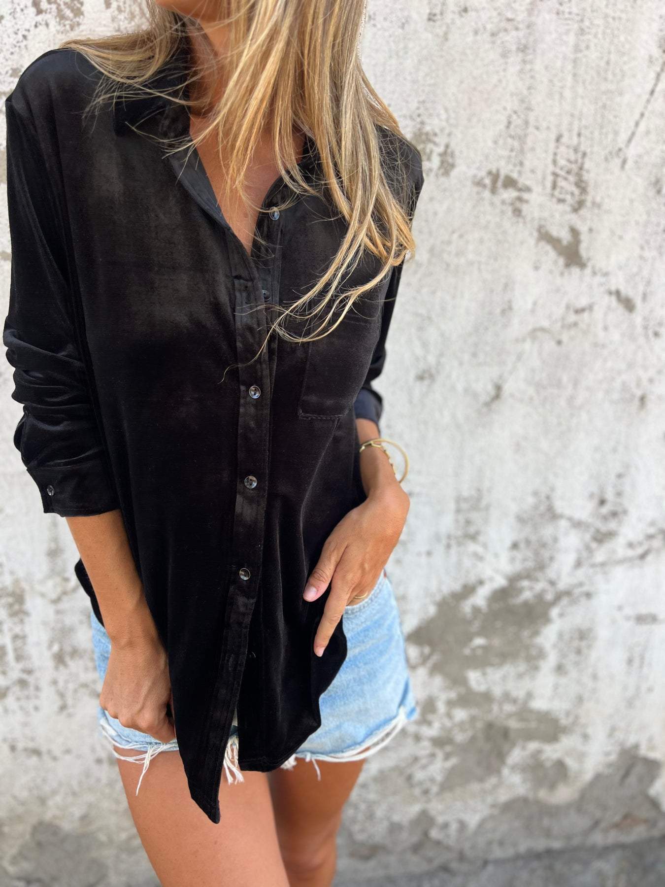 Vérane™ | Damer Oversized Fløjlsskjorte Med Glans Og Knaplukning | Blød Statement Top I Trendfarver