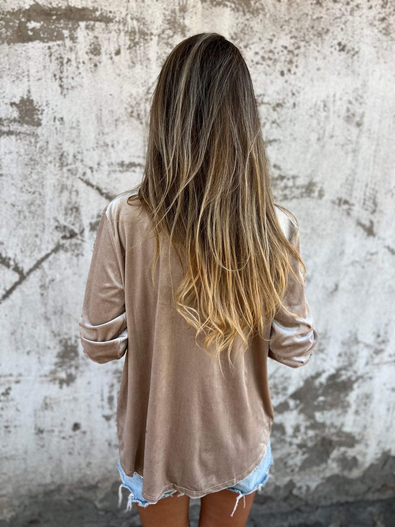 Vérane™ | Damer Oversized Fløjlsskjorte Med Glans Og Knaplukning | Blød Statement Top I Trendfarver