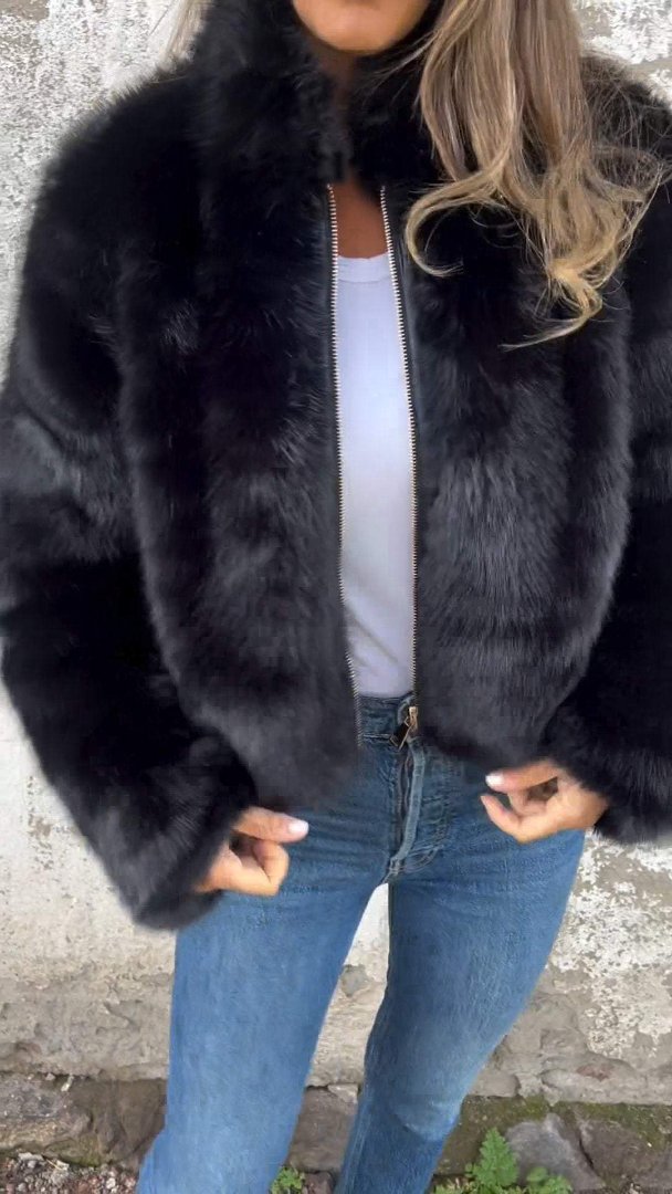 Camille™ | Kort Damer Faux Fur Jakke | Luksuriøs, Plysset Forårsjakke med Guldlynlås og Blød Pelslook