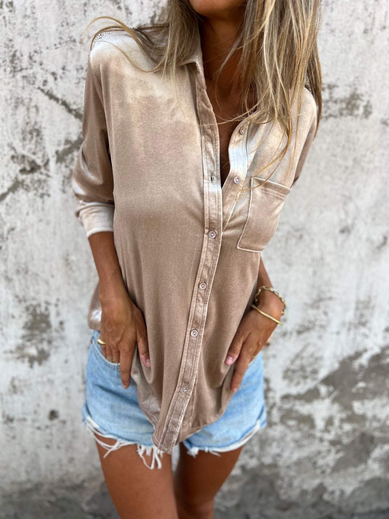 Vérane™ | Damer Oversized Fløjlsskjorte Med Glans Og Knaplukning | Blød Statement Top I Trendfarver