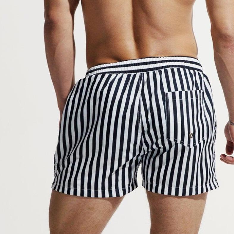 Santino™ | Herrer Stribede Badebukser Sort-Hvid | Sporty Hurtigttørrende Badeshorts med Vertikale Striber
