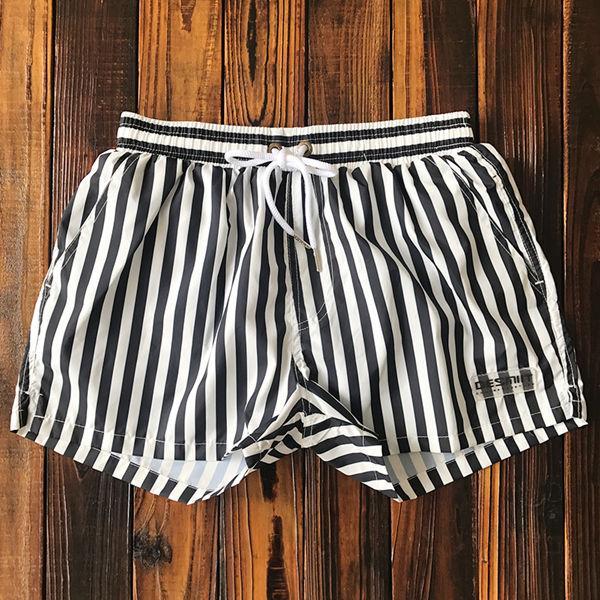 Santino™ | Herrer Stribede Badebukser Sort-Hvid | Sporty Hurtigttørrende Badeshorts med Vertikale Striber