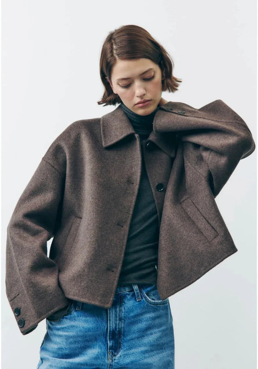Maelis™ | Damer Cropped Uldfrakke | Minimalistisk Jakke med Krave og Boxy Pasform