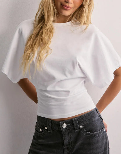 Amara | Cropped T-Shirt Damer Med Sommerfugleærmer og Tætsiddende Talje